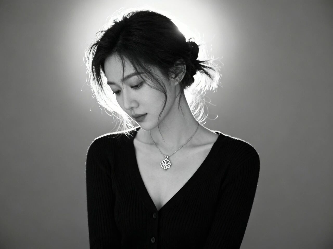 Hyper-Realistic AI Portrait Generation - Professional Photography Techniques and Prompt Engineering